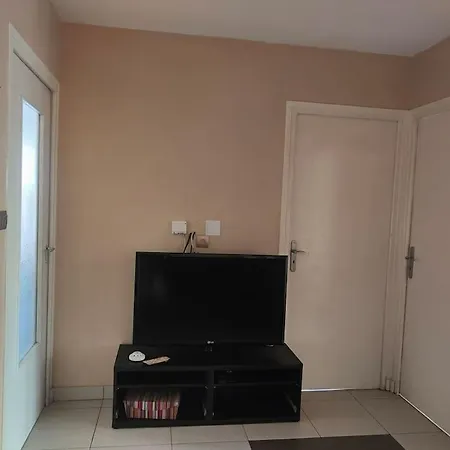 La Clara - Proche Gare & Lit Double Appartement *
